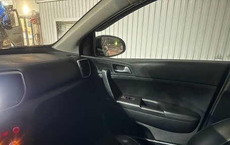 KIA Sportage IV рестайлинг, 2019 год, 2 400 000 рублей, 38 фотография