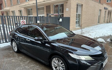 Toyota Camry, 2019 год, 3 290 000 рублей, 2 фотография