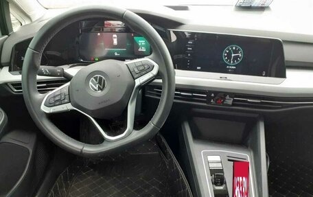 Volkswagen Golf VIII, 2020 год, 2 400 000 рублей, 7 фотография