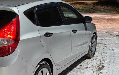 Hyundai Solaris II рестайлинг, 2015 год, 1 150 000 рублей, 2 фотография