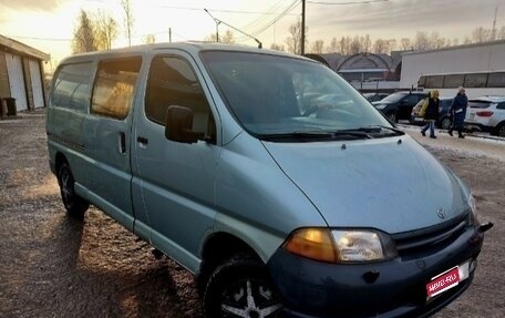 Toyota HiAce, 2001 год, 285 000 рублей, 1 фотография
