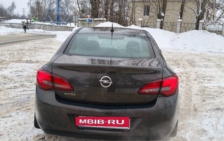 Opel Astra J, 2013 год, 820 000 рублей, 3 фотография