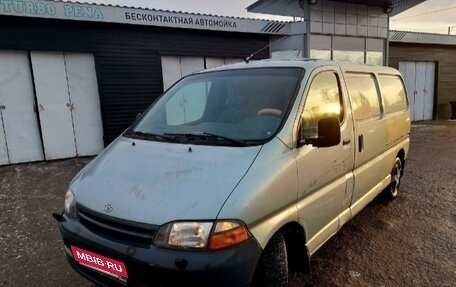 Toyota HiAce, 2001 год, 285 000 рублей, 2 фотография