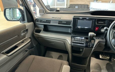 Honda Stepwgn IV, 2017 год, 1 819 000 рублей, 14 фотография