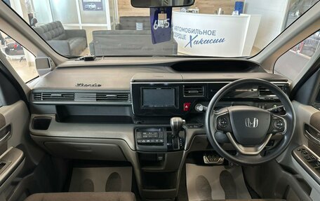 Honda Stepwgn IV, 2017 год, 1 819 000 рублей, 16 фотография