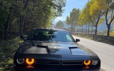 Dodge Challenger III рестайлинг 2, 2019 год, 2 600 000 рублей, 1 фотография