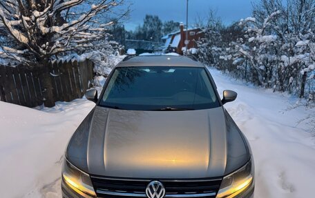 Volkswagen Tiguan II, 2018 год, 1 998 000 рублей, 4 фотография