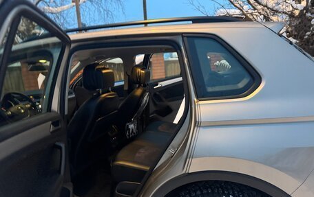 Volkswagen Tiguan II, 2018 год, 1 998 000 рублей, 10 фотография