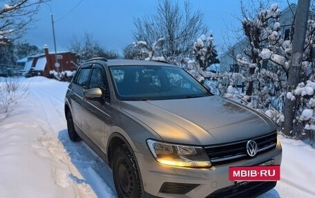 Volkswagen Tiguan II, 2018 год, 1 998 000 рублей, 2 фотография