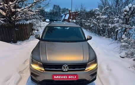 Volkswagen Tiguan II, 2018 год, 1 998 000 рублей, 6 фотография