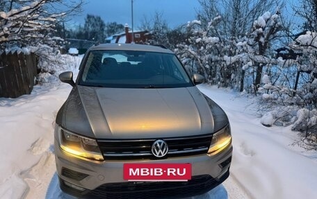 Volkswagen Tiguan II, 2018 год, 1 998 000 рублей, 5 фотография