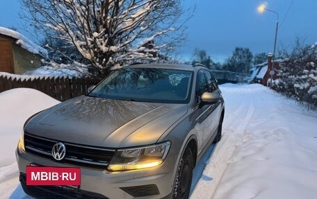 Volkswagen Tiguan II, 2018 год, 1 998 000 рублей, 3 фотография