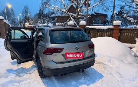 Volkswagen Tiguan II, 2018 год, 1 998 000 рублей, 13 фотография