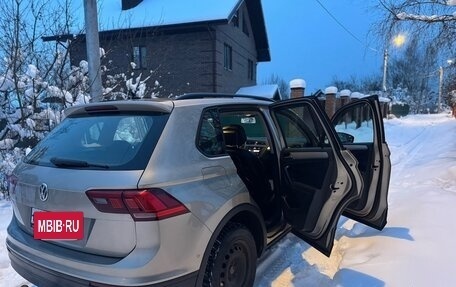 Volkswagen Tiguan II, 2018 год, 1 998 000 рублей, 14 фотография