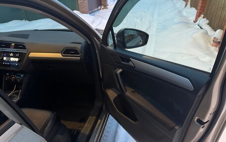 Volkswagen Tiguan II, 2018 год, 1 998 000 рублей, 18 фотография