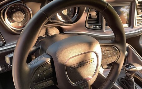 Dodge Challenger III рестайлинг 2, 2019 год, 2 600 000 рублей, 4 фотография