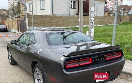 Dodge Challenger III рестайлинг 2, 2019 год, 2 600 000 рублей, 12 фотография