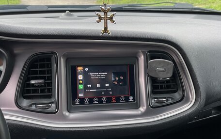 Dodge Challenger III рестайлинг 2, 2019 год, 2 600 000 рублей, 18 фотография