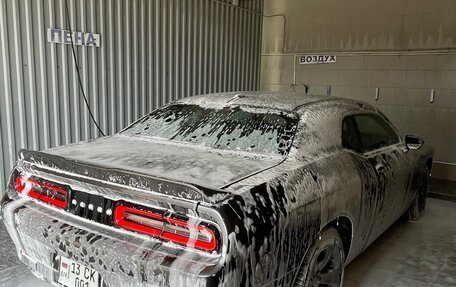 Dodge Challenger III рестайлинг 2, 2019 год, 2 600 000 рублей, 19 фотография
