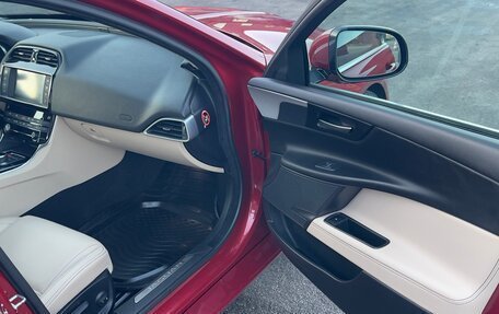 Jaguar XE I рестайлинг, 2016 год, 1 700 000 рублей, 11 фотография