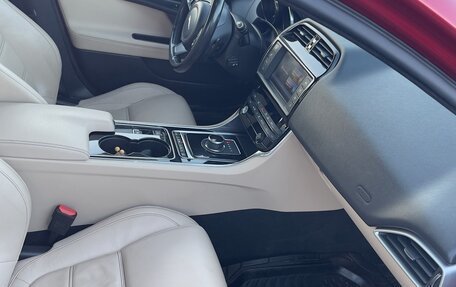 Jaguar XE I рестайлинг, 2016 год, 1 700 000 рублей, 12 фотография