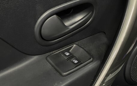 Renault Logan II, 2019 год, 919 000 рублей, 15 фотография