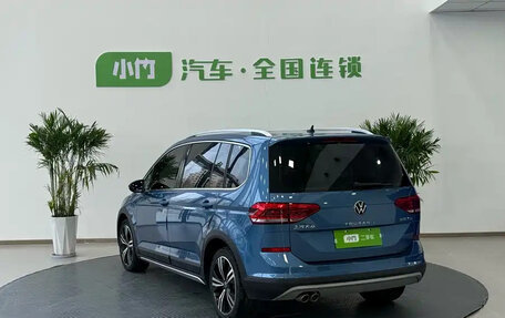 Volkswagen Touran III, 2023 год, 2 199 123 рублей, 7 фотография