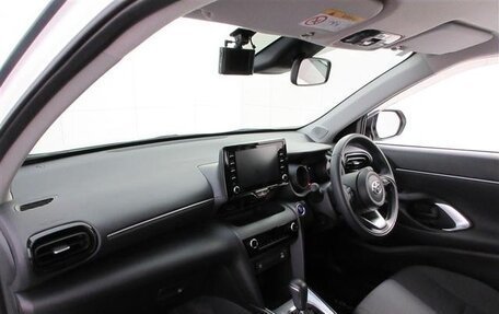 Toyota Yaris Cross, 2021 год, 1 300 000 рублей, 6 фотография