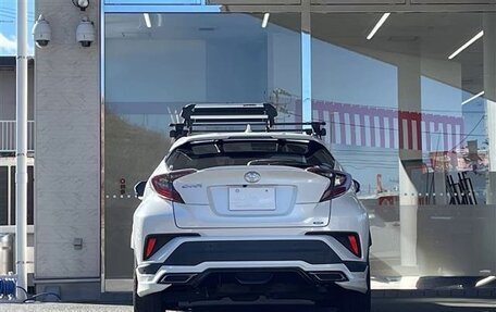 Toyota C-HR I рестайлинг, 2022 год, 1 730 000 рублей, 5 фотография