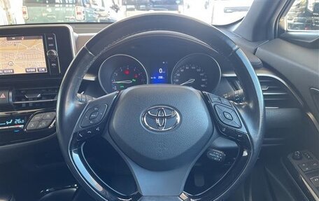 Toyota C-HR I рестайлинг, 2022 год, 1 730 000 рублей, 9 фотография