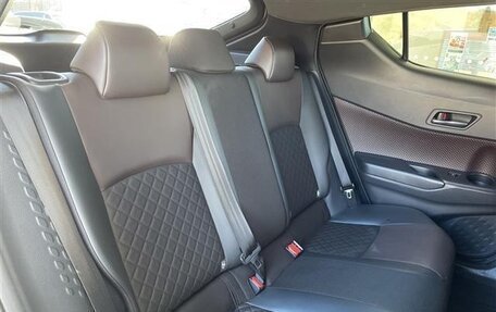 Toyota C-HR I рестайлинг, 2022 год, 1 730 000 рублей, 26 фотография