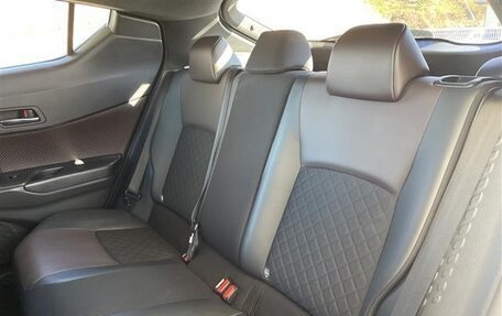 Toyota C-HR I рестайлинг, 2022 год, 1 730 000 рублей, 28 фотография