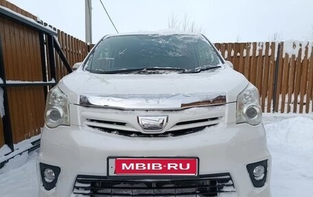 Toyota Noah III, 2012 год, 750 000 рублей, 1 фотография