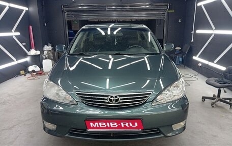Toyota Camry V40, 2005 год, 850 000 рублей, 1 фотография