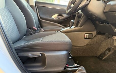 Toyota Yaris Cross, 2022 год, 1 961 149 рублей, 22 фотография