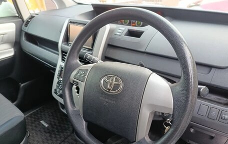 Toyota Noah III, 2012 год, 750 000 рублей, 4 фотография