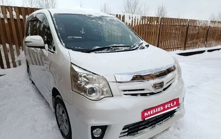 Toyota Noah III, 2012 год, 750 000 рублей, 3 фотография