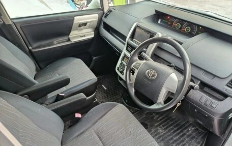 Toyota Noah III, 2012 год, 750 000 рублей, 8 фотография