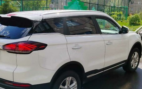 Geely Atlas, 2023 год, 1 900 000 рублей, 3 фотография