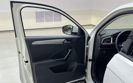 Volkswagen T-Roc I, 2021 год, 1 610 277 рублей, 21 фотография