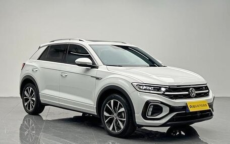 Volkswagen T-Roc I, 2023 год, 1 800 000 рублей, 3 фотография