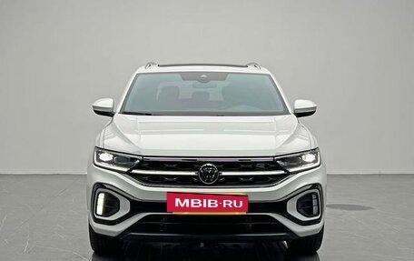 Volkswagen T-Roc I, 2023 год, 1 800 000 рублей, 2 фотография