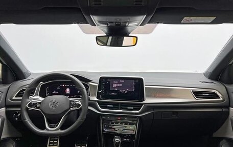 Volkswagen T-Roc I, 2023 год, 1 800 000 рублей, 8 фотография