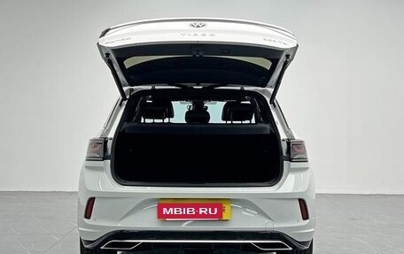 Volkswagen T-Roc I, 2023 год, 1 800 000 рублей, 6 фотография