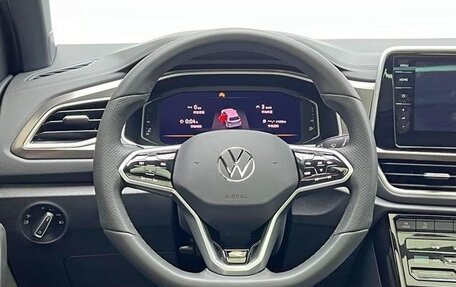 Volkswagen T-Roc I, 2023 год, 1 800 000 рублей, 9 фотография