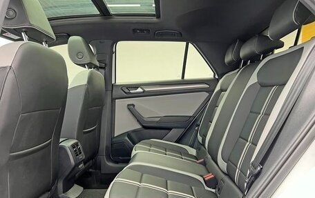 Volkswagen T-Roc I, 2023 год, 1 800 000 рублей, 11 фотография