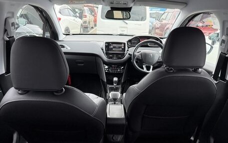 Peugeot 2008 II, 2017 год, 882 748 рублей, 25 фотография