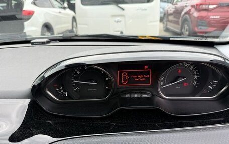 Peugeot 2008 II, 2017 год, 882 748 рублей, 26 фотография