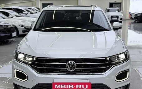 Volkswagen T-Roc I, 2021 год, 1 567 277 рублей, 2 фотография