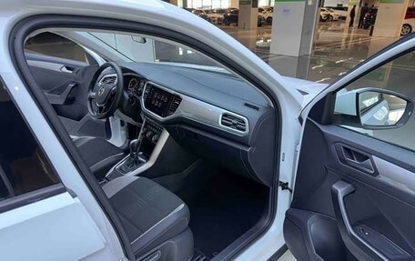 Volkswagen T-Roc I, 2022 год, 1 626 277 рублей, 13 фотография